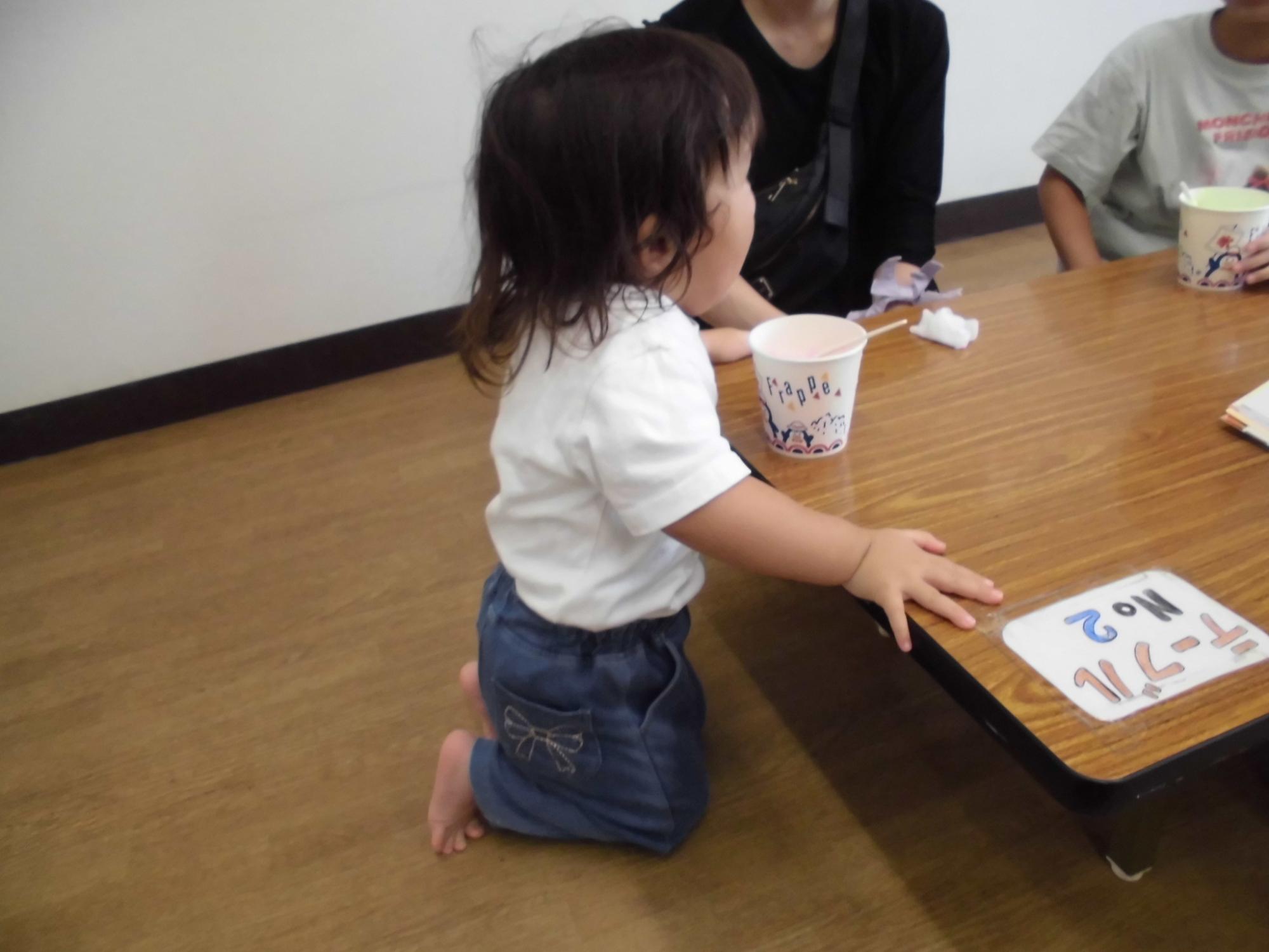 かき氷を食べている様子2