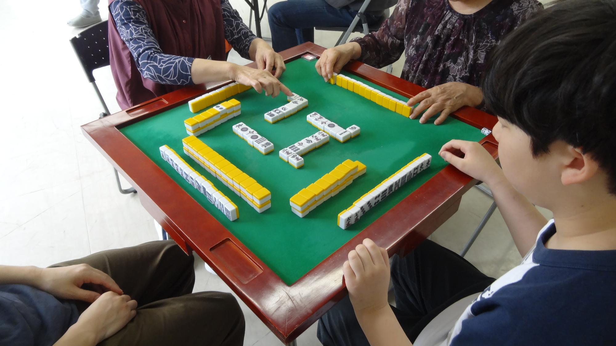 マージャンをしている様子