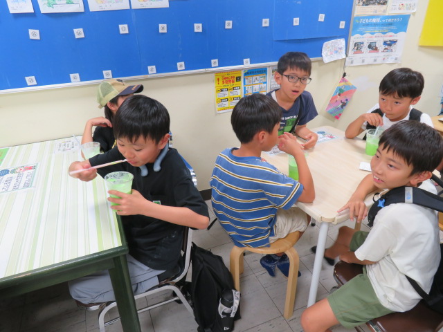 クリームソーダを飲もう!