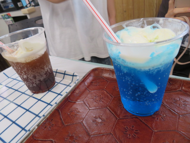 クリームソーダを飲もう!