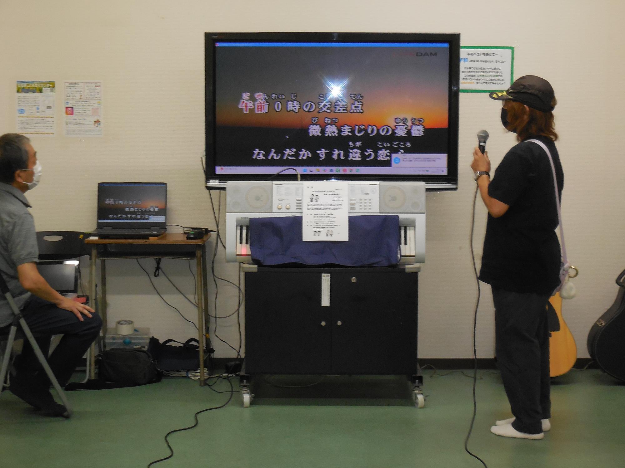 実際にカラオケで歌っている様子。