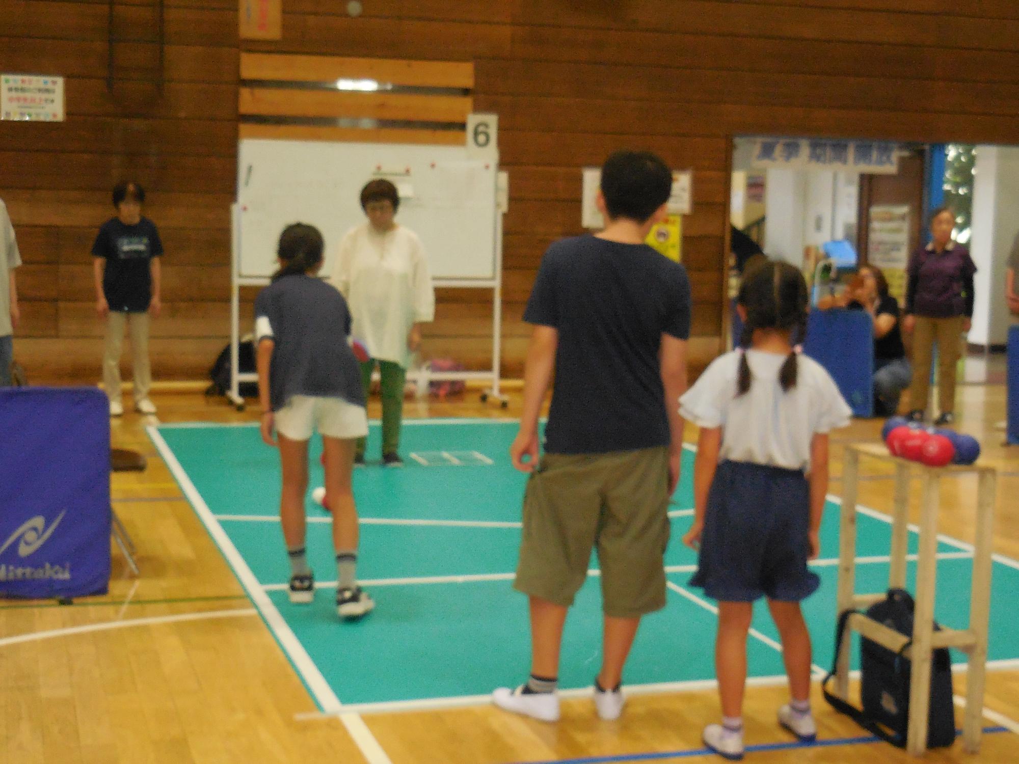 ボッチャの試合の様子。