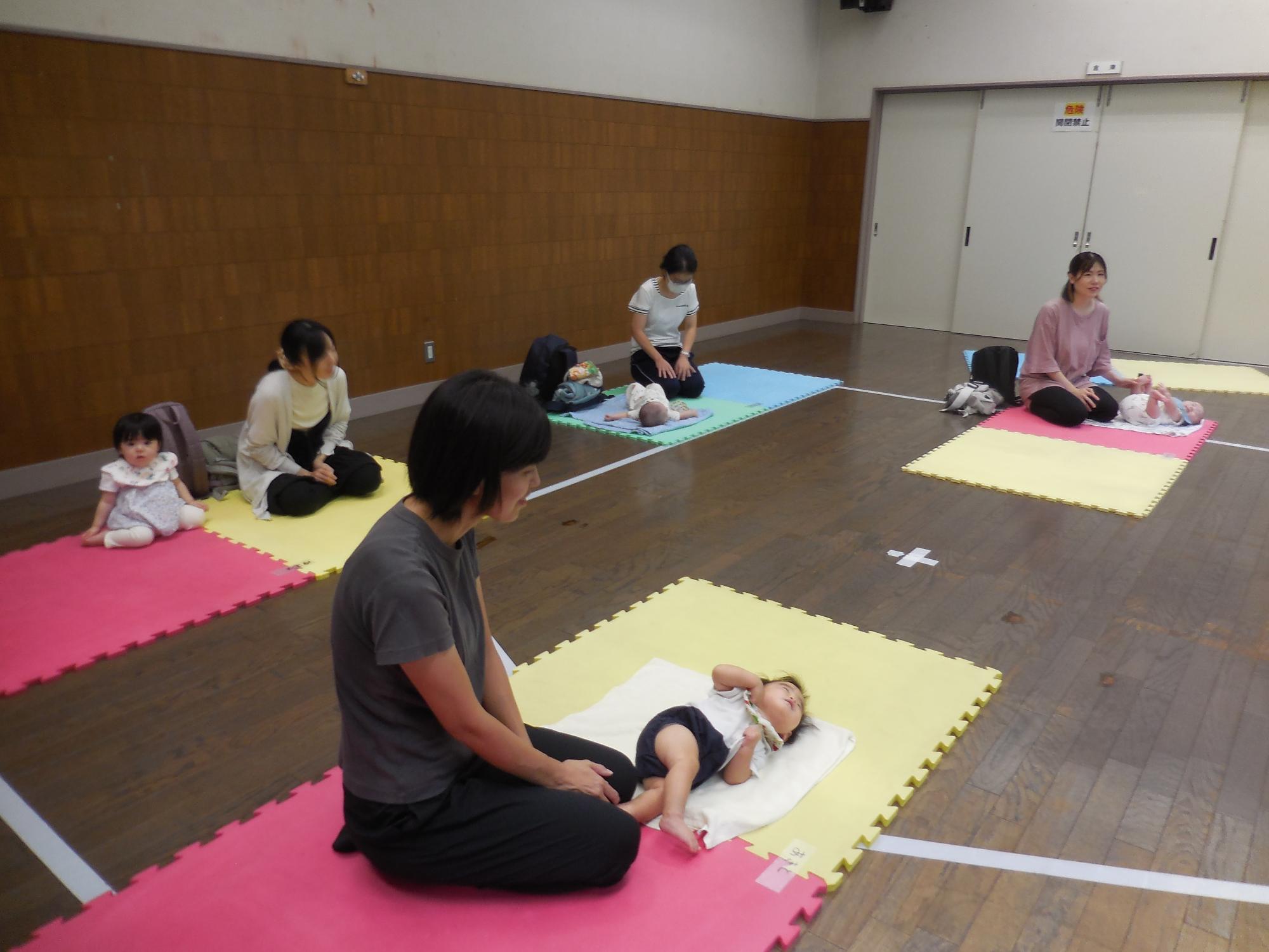 行事中のお母さんの様子。