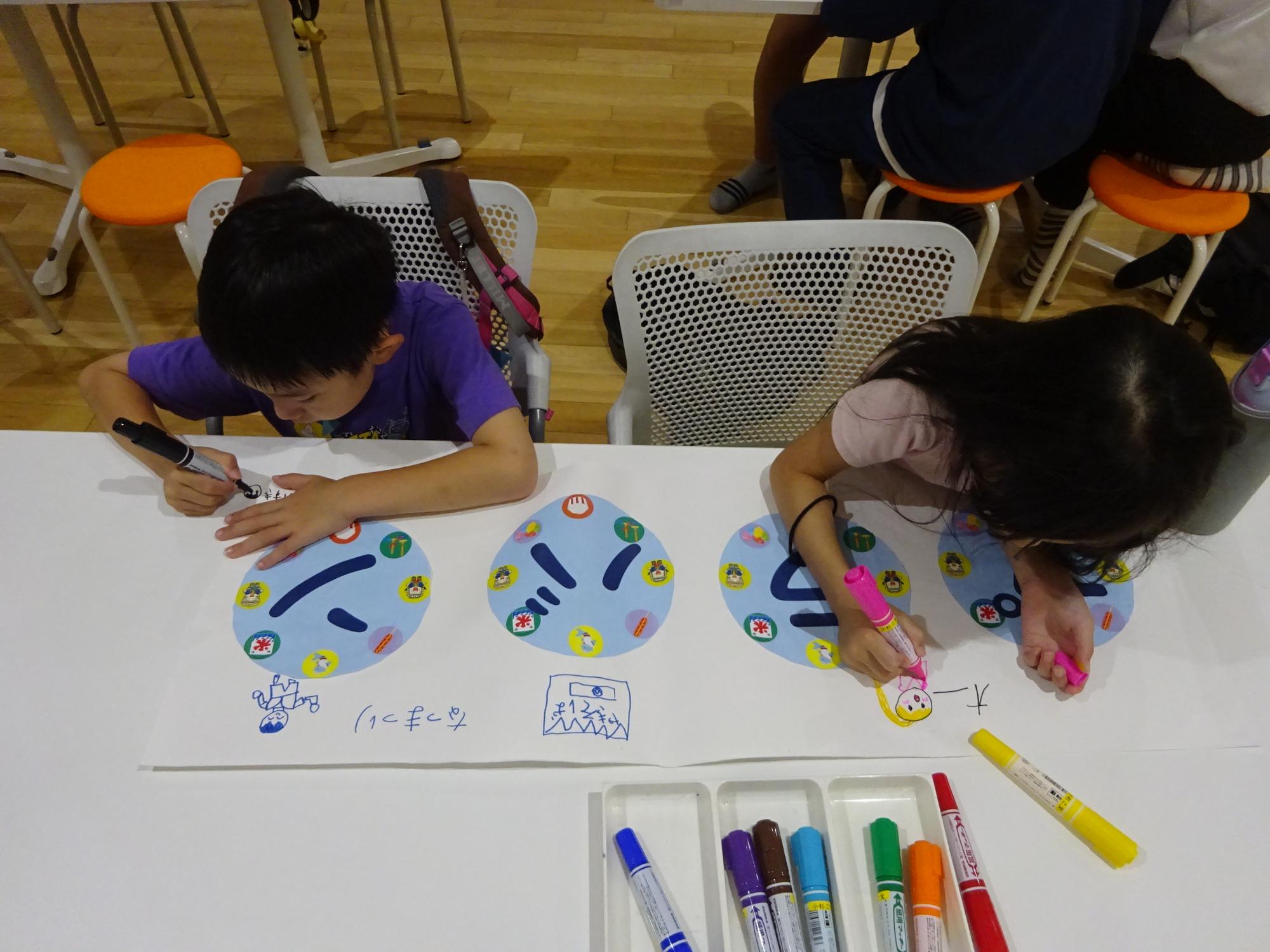 まつりこども実行委員が作業をしている様子