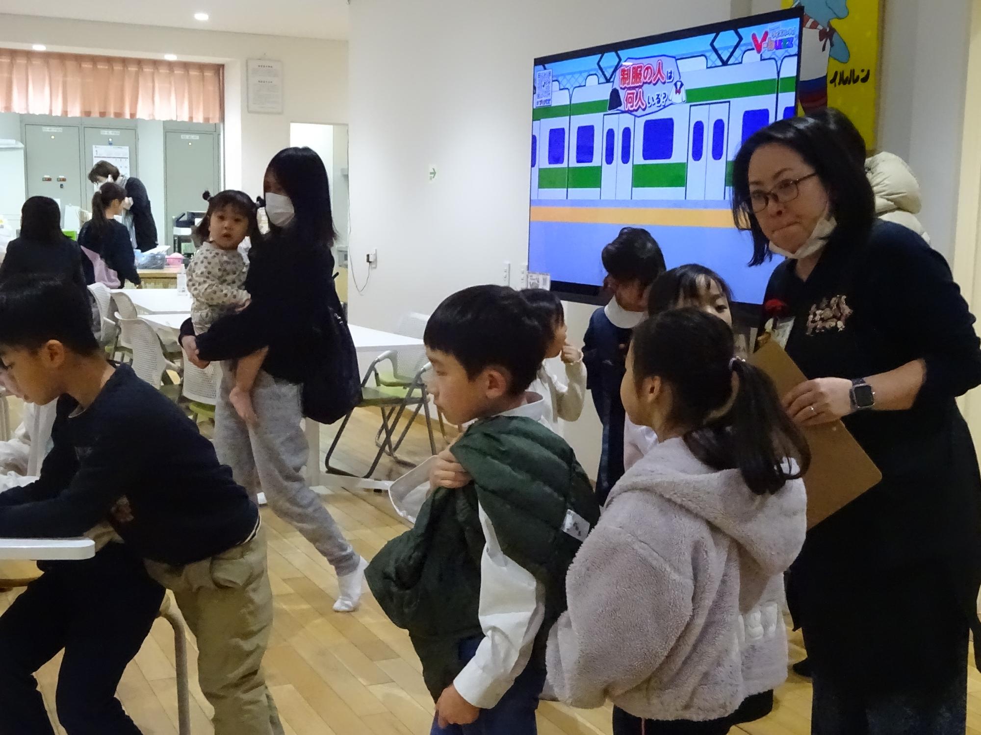 避難訓練をしている様子