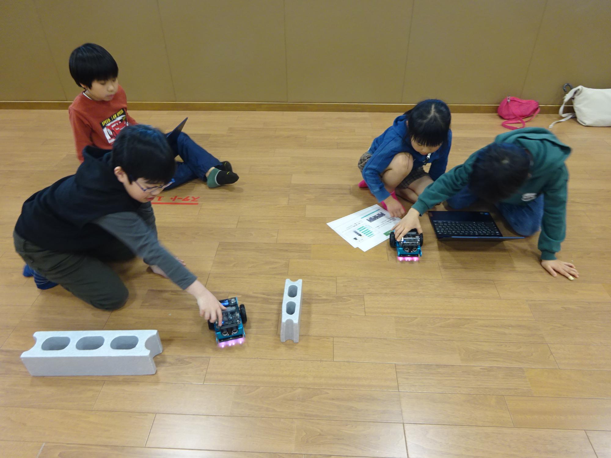 プログラミングの体験している様子