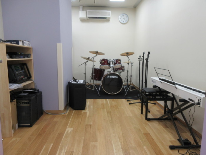 音楽室内の機材の写真