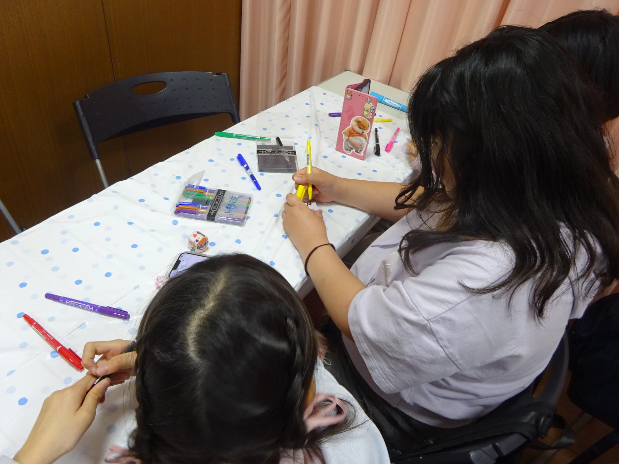 絵を描いている写真