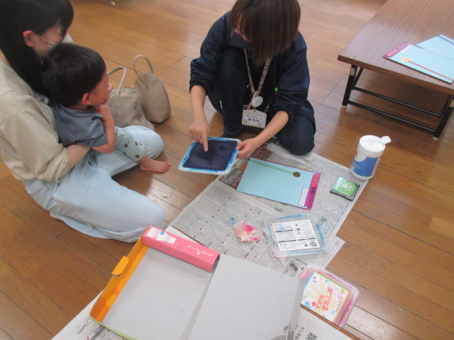 足形スタンプの様子の写真