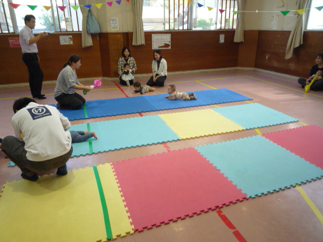 ハイハイ競争選手権の様子の写真2