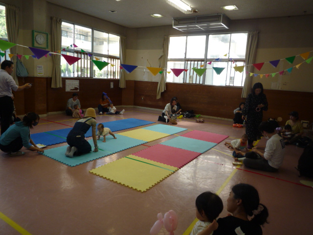 ハイハイ競争選手権の様子の写真3