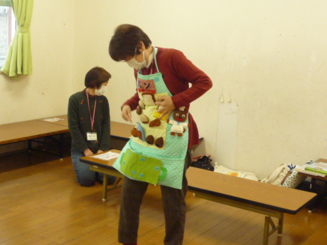 おはなしのぶらんこの様子の写真