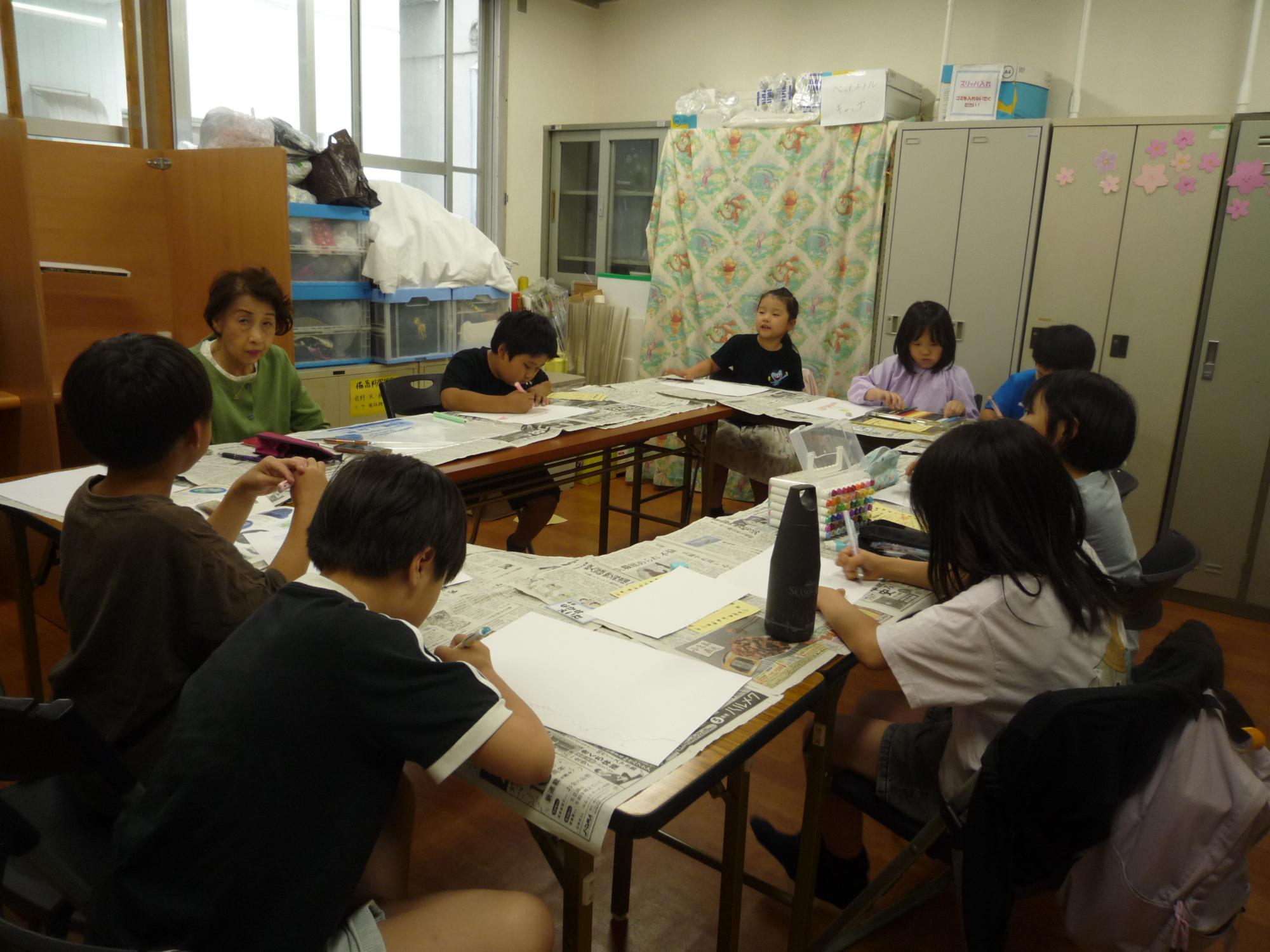 あたらしい絵の課題にチャレンジするこどもたち