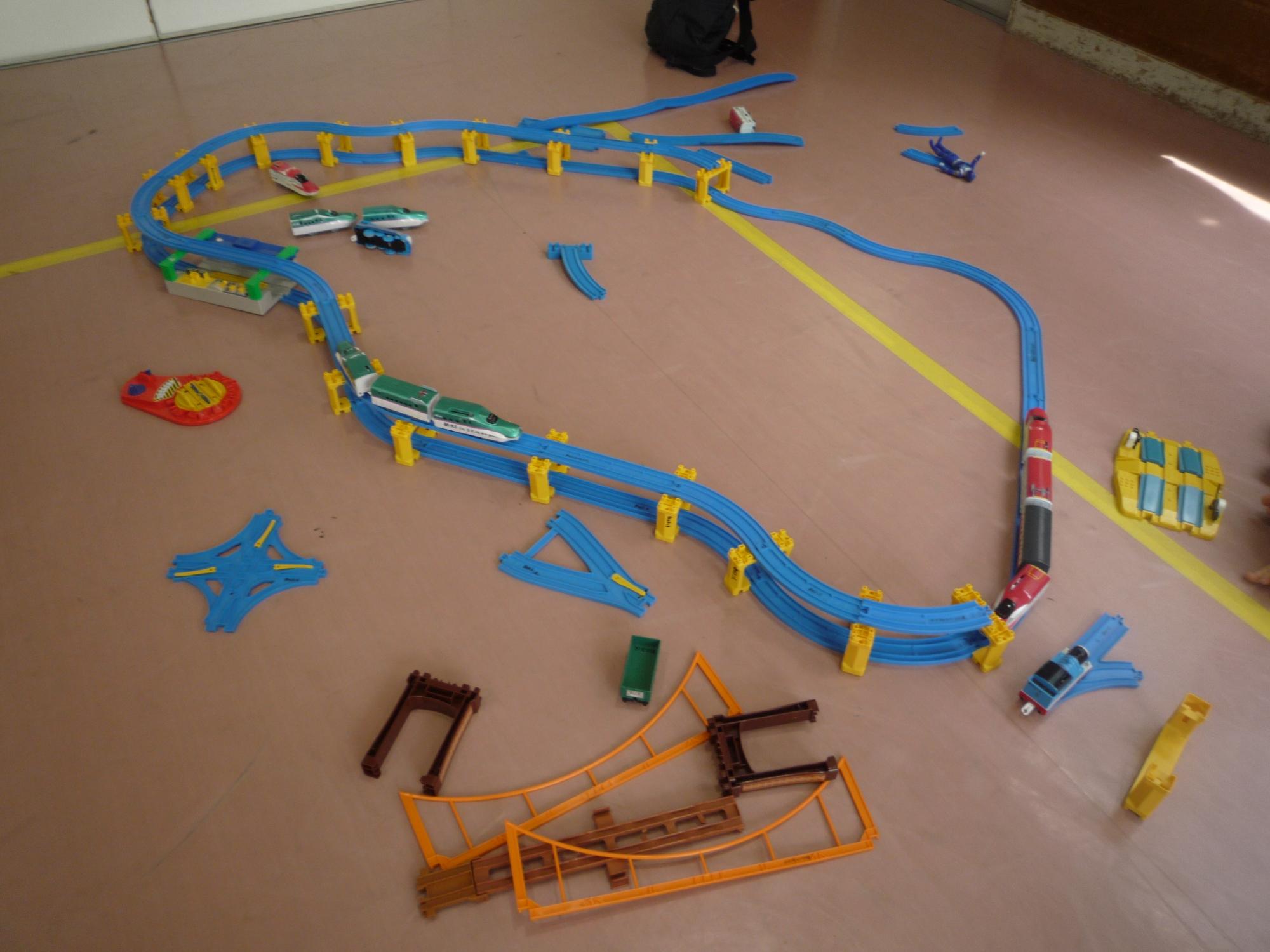 子どもが作った力作のプラレール