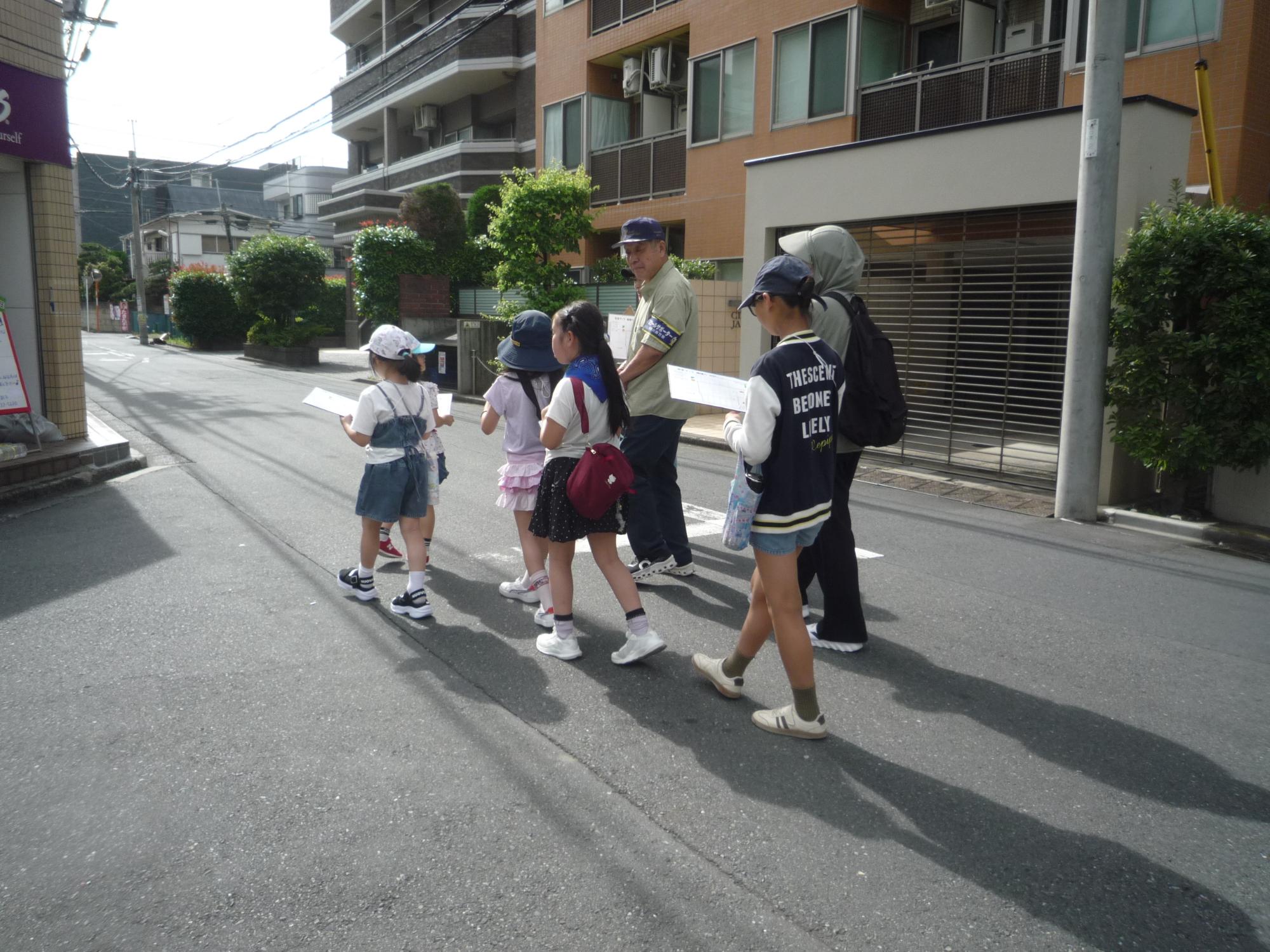 こども文化センター周辺をみんなで歩く