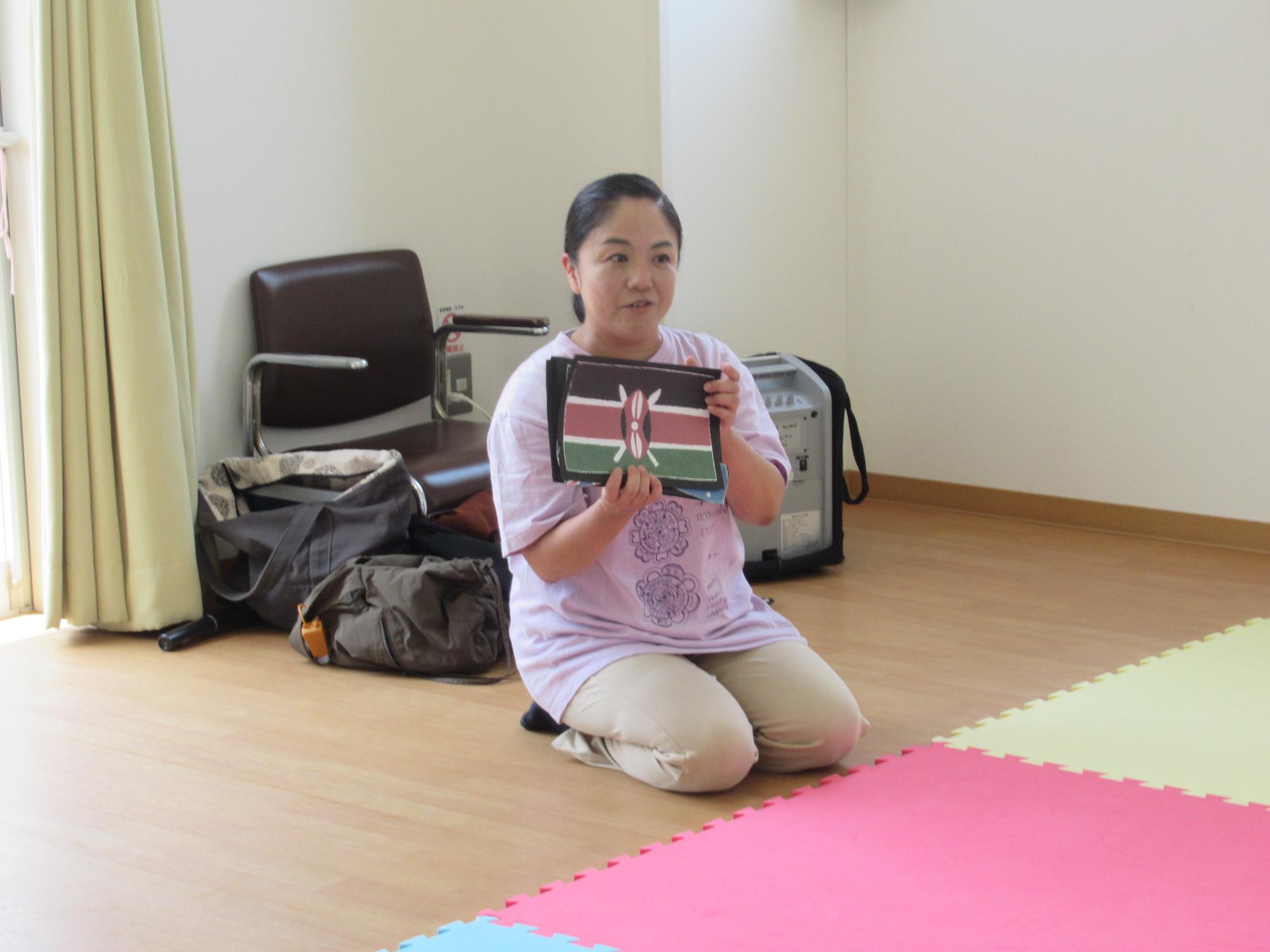 世界のことばで遊ぼう講師による挨拶遊び