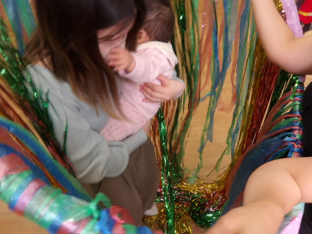 親子で身体遊びの写真