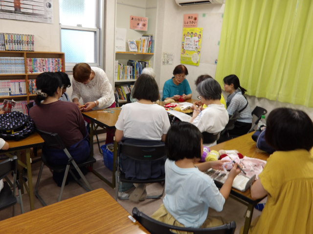編み物ヤーンボ部の様子の写真