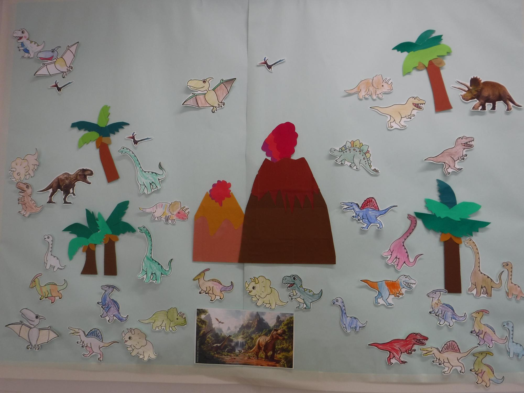 9月のウオールアート「恐竜」