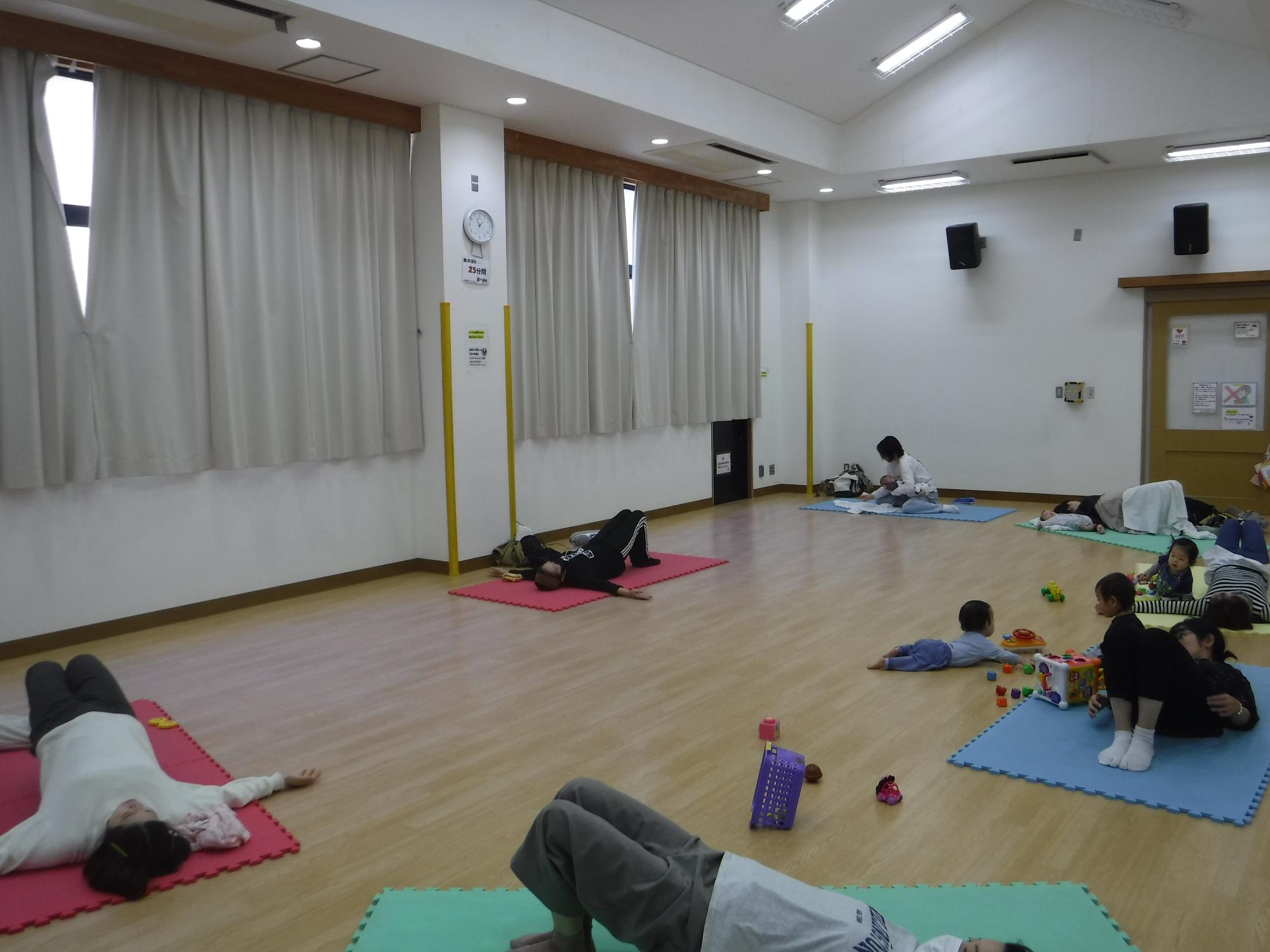 パパママ簡単ストレッチ体操11月の様子