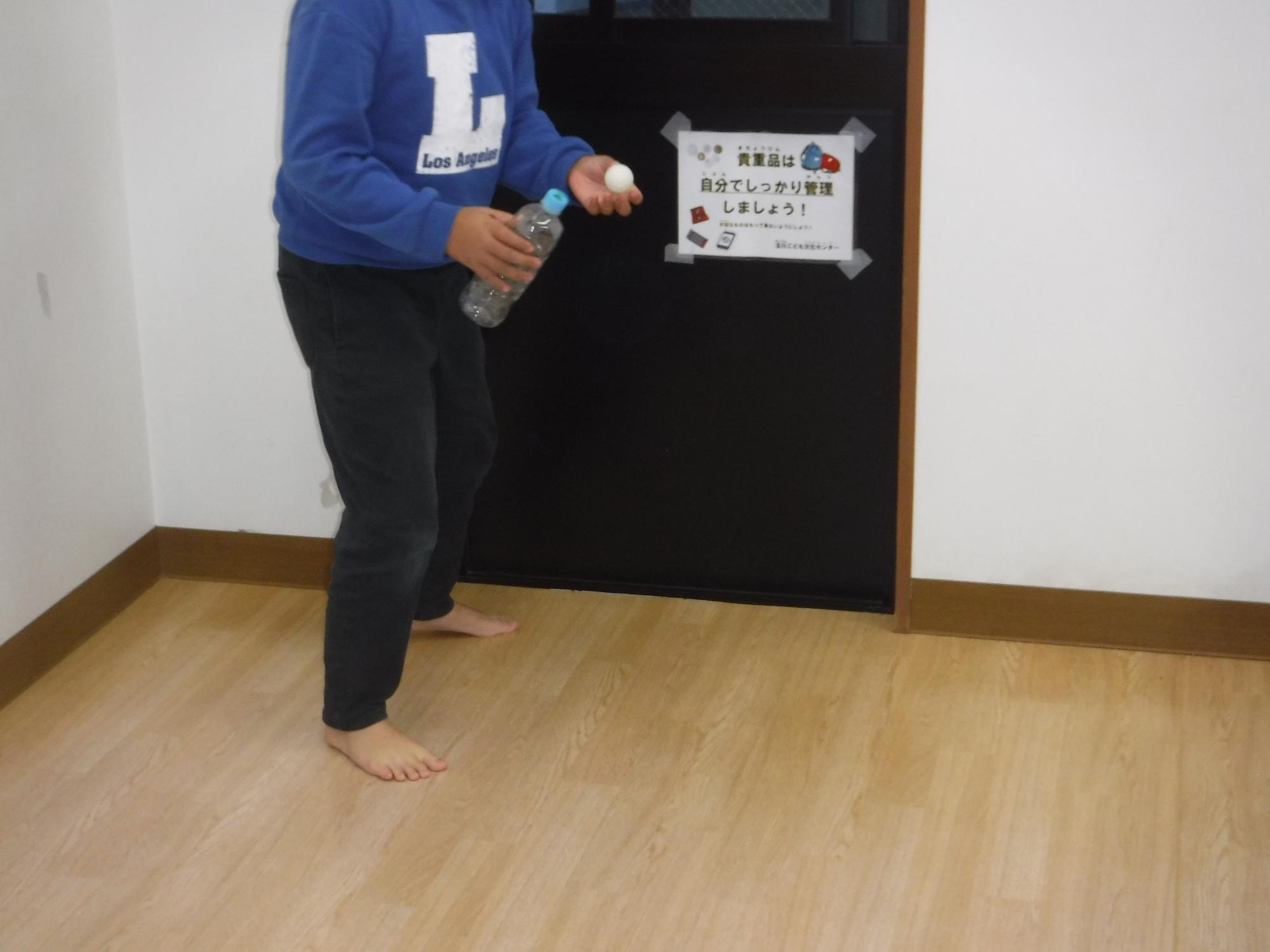 11月の玉川チャレンジ「ピンポン弾ませ！」の様子