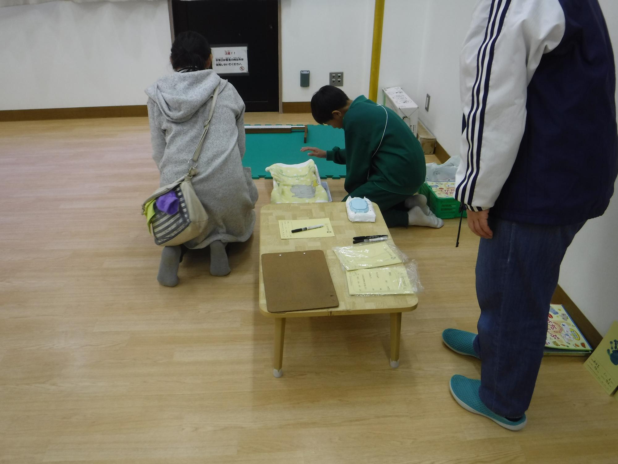 ぷちたま広場＆測定会中学生が手伝っている様子