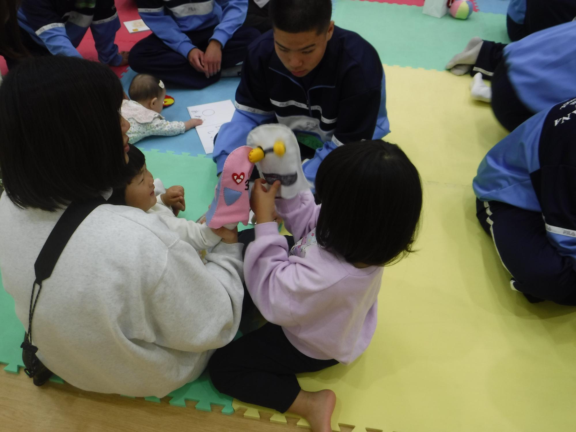 12月のきらきらぼし 手作り遊具で遊ぶ様子