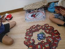 新しく入ったウノで遊んでいる写真