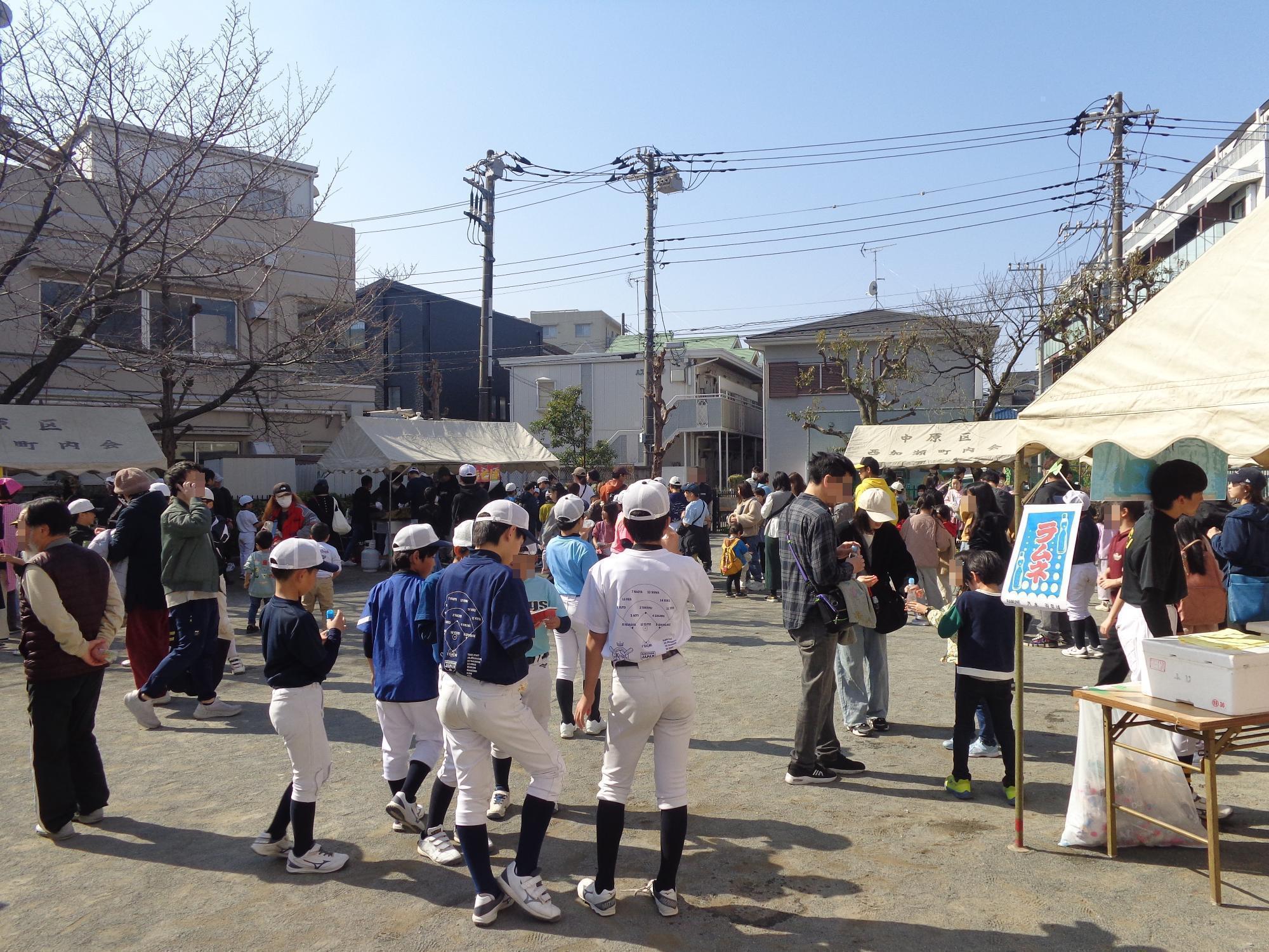 おまつりの庭の様子