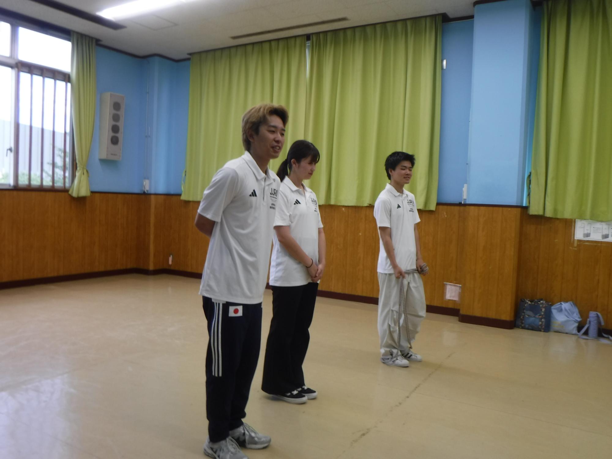 ダイハードの先生3名の写真