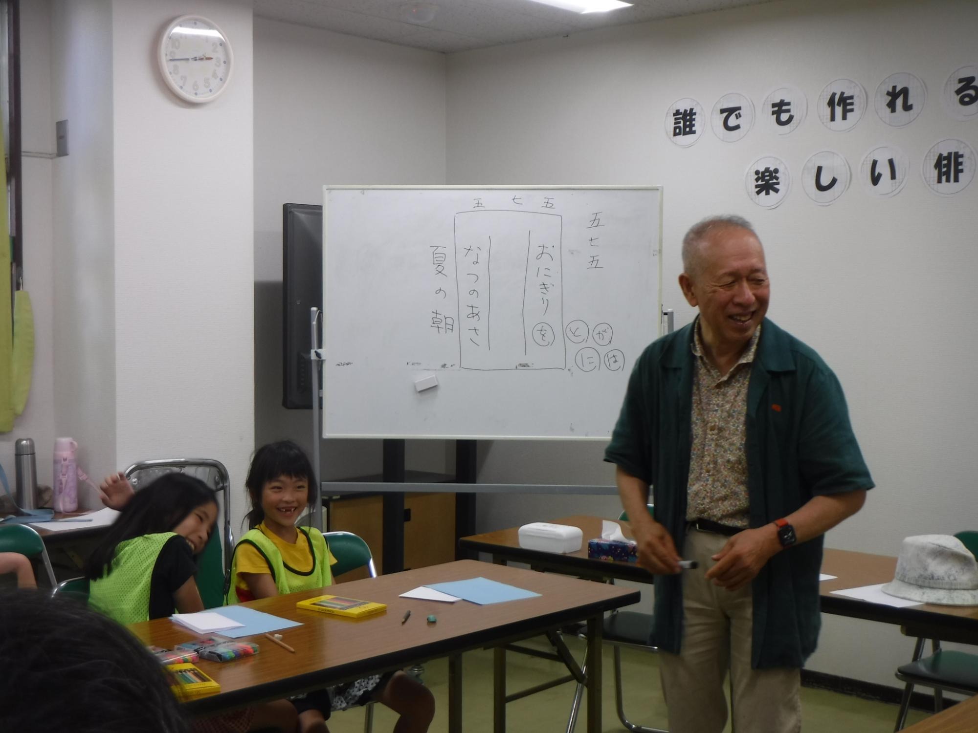 楽しそうに会話をしている写真