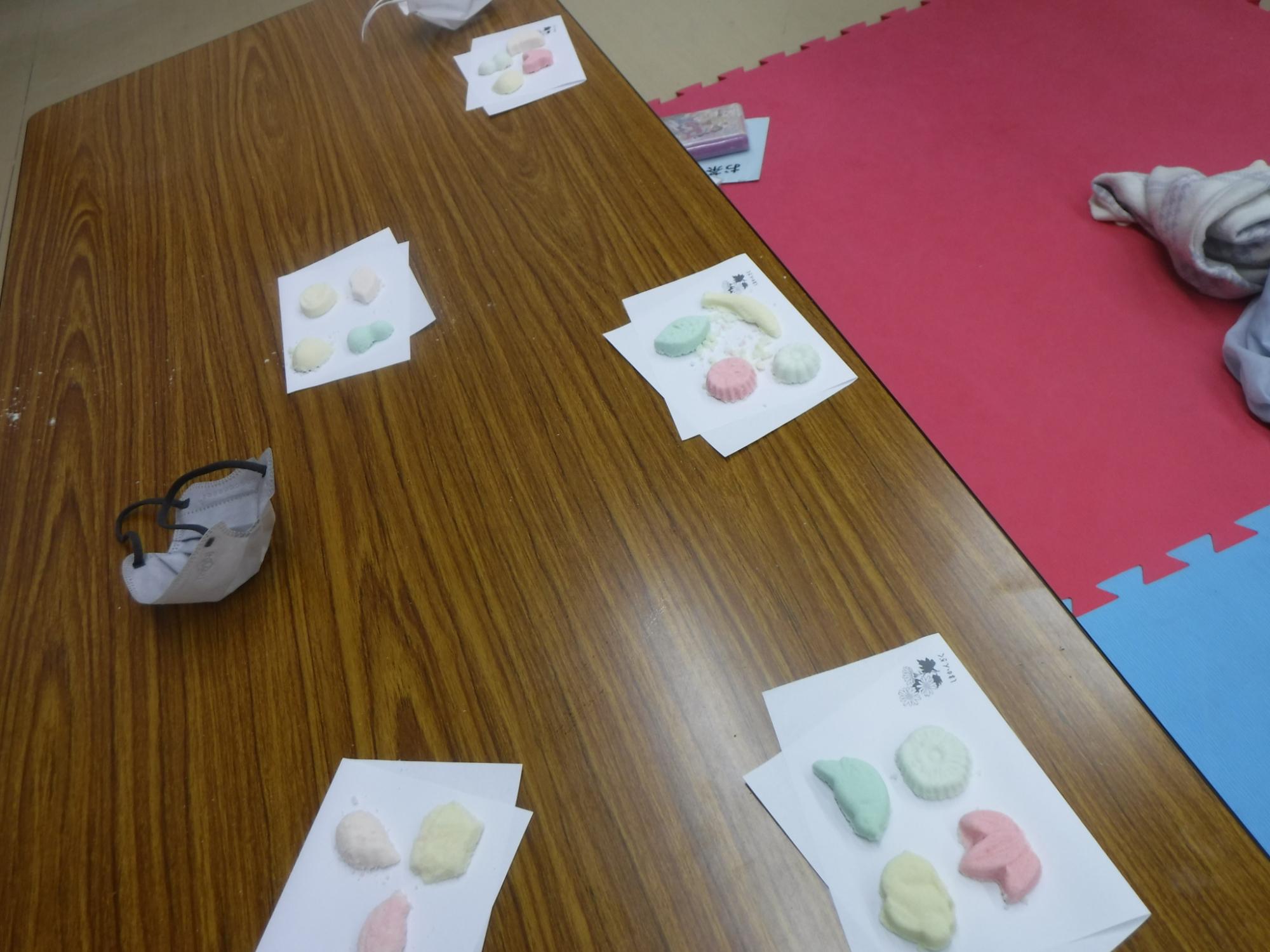 完成した綺麗なお干菓子の写真