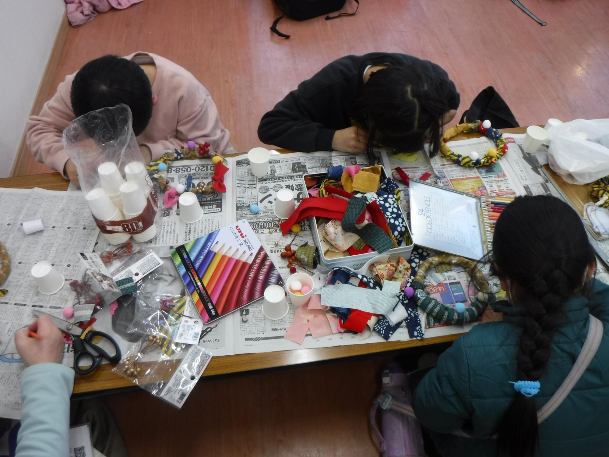 リース工作の様子