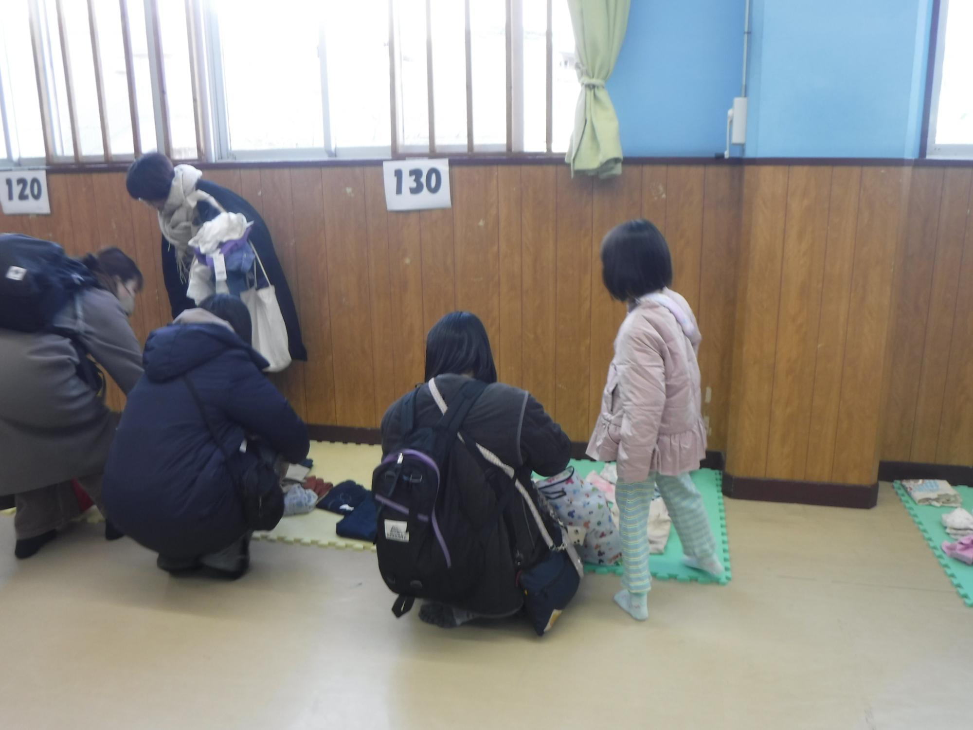 こども服リサイクルの様子