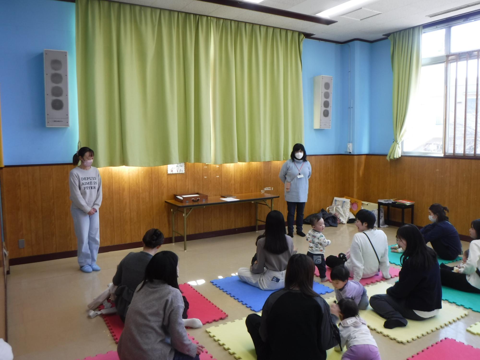 おはなしのぶらんこオープニングの様子