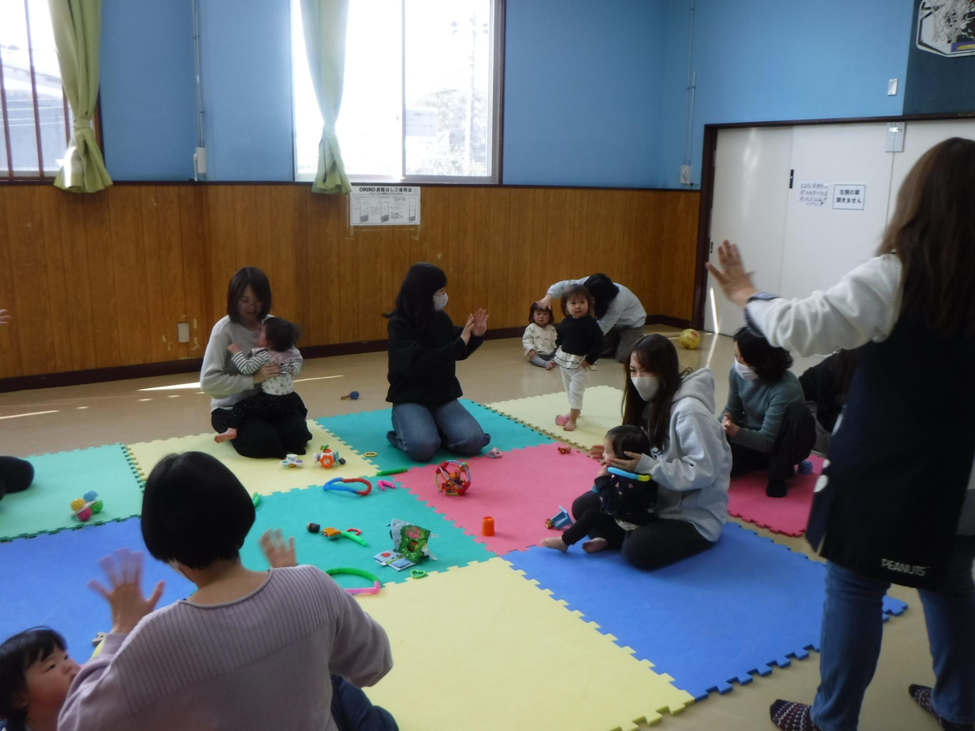 楽しくワイワイしている様子の写真