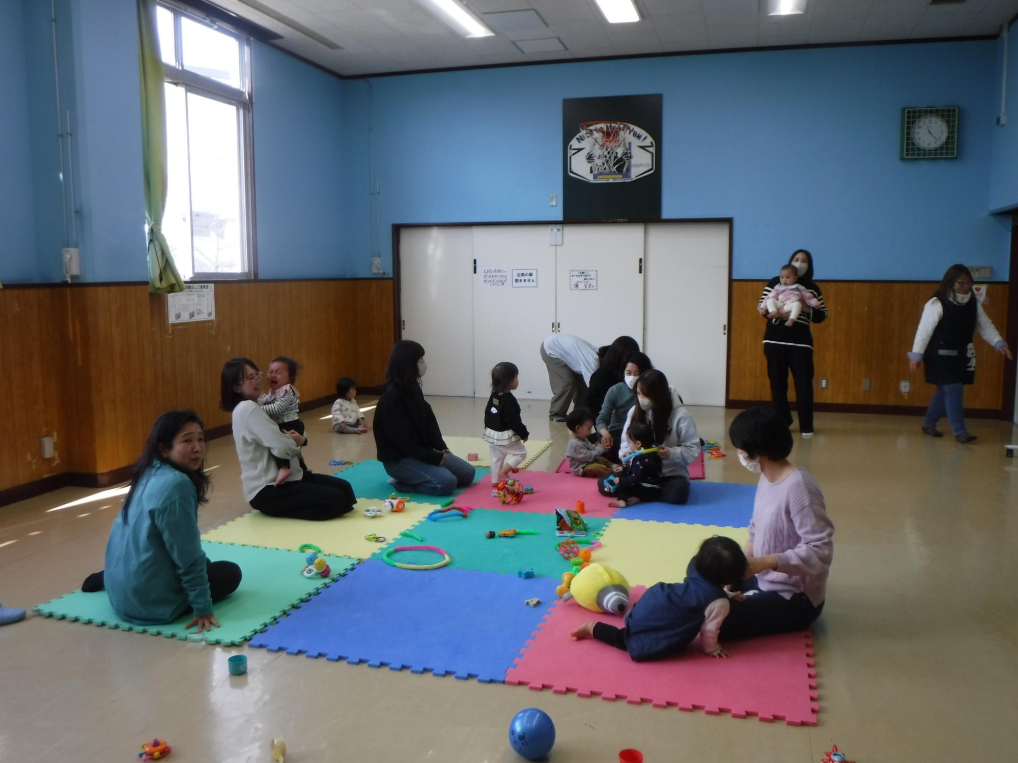 次はどんなお話ししようかなと考えている、さち先生を含めたフランクな雰囲気の写真