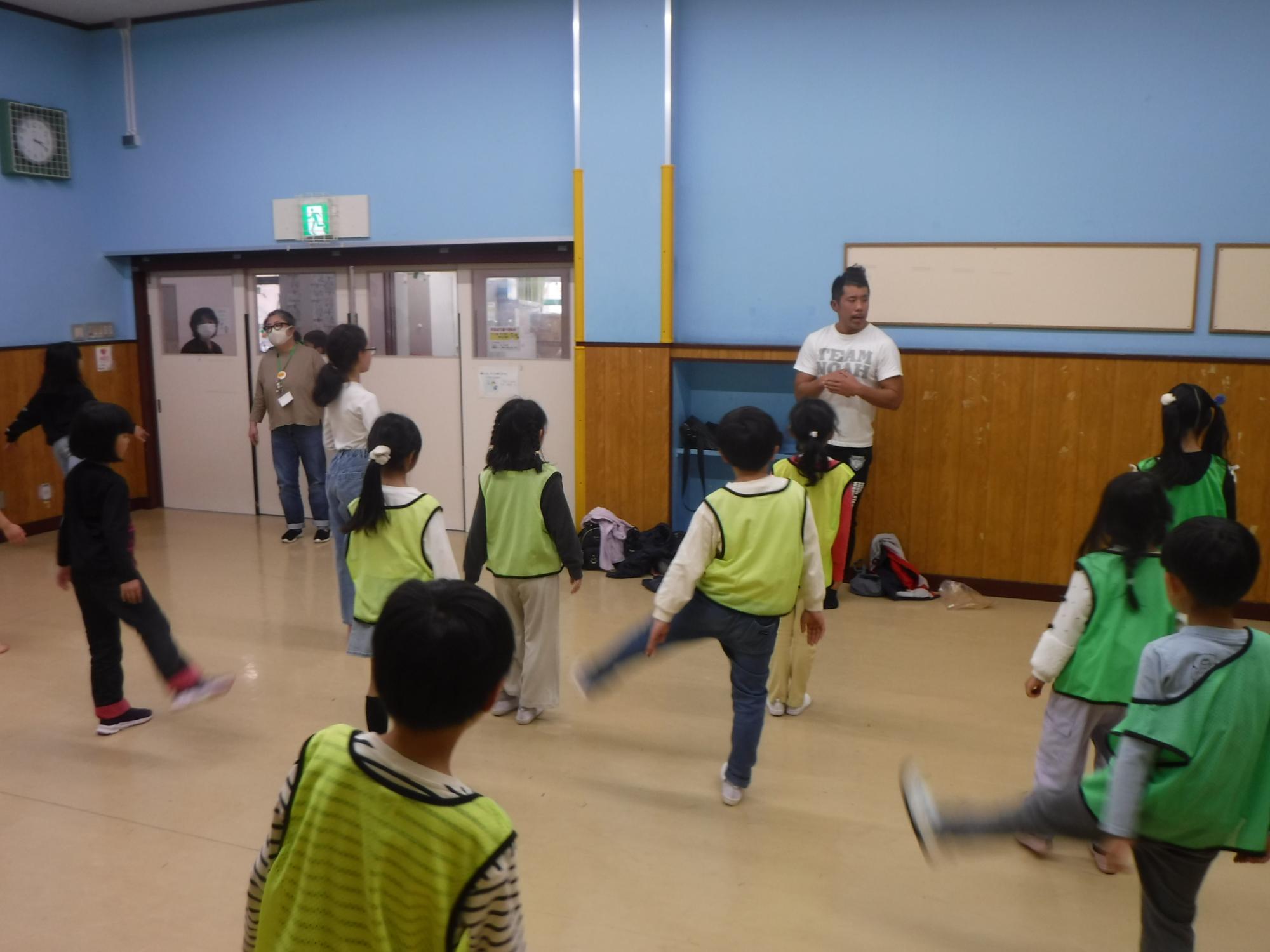 まずは片足からトレーニングをしている写真