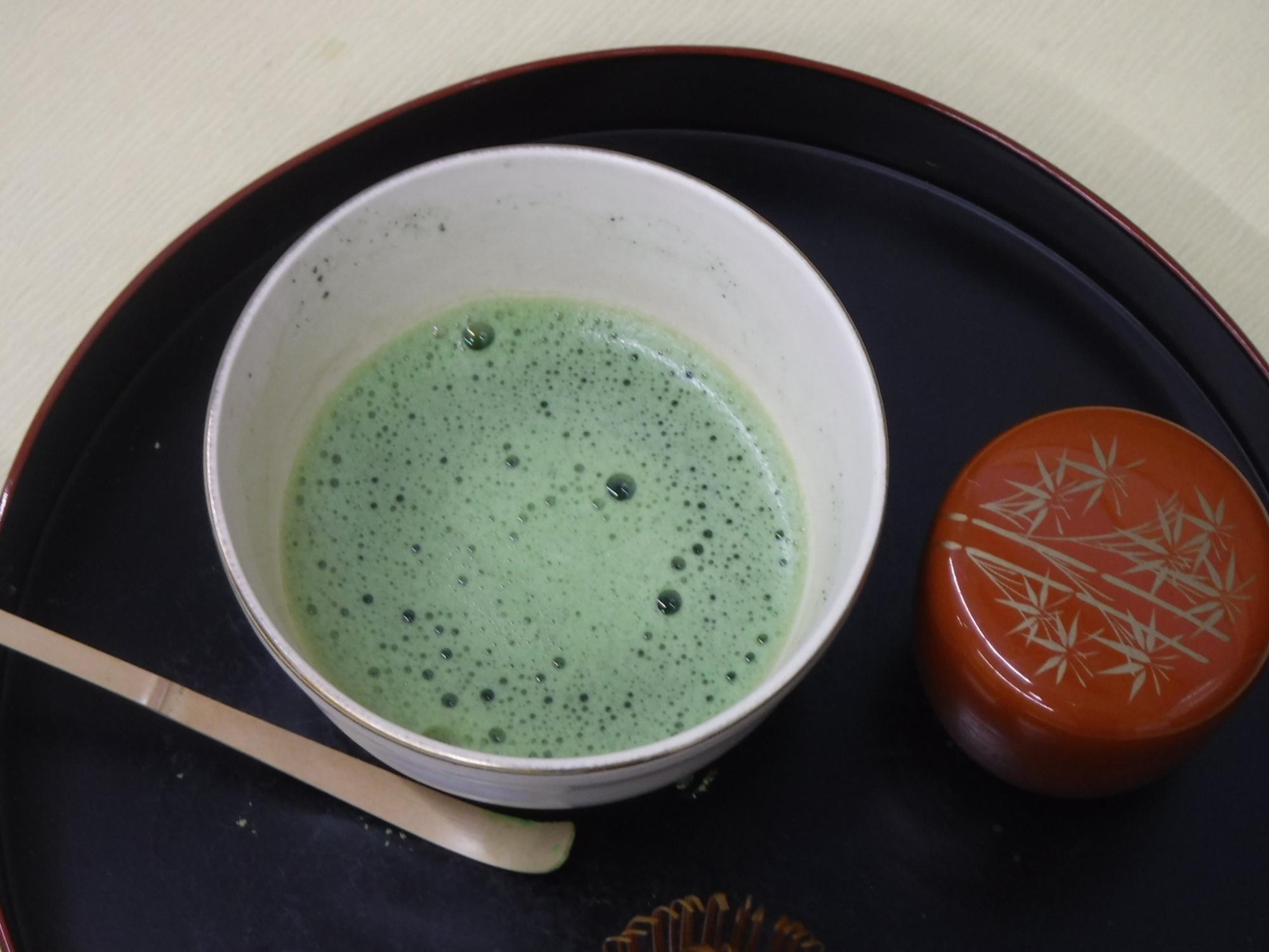 立てたお茶の写真