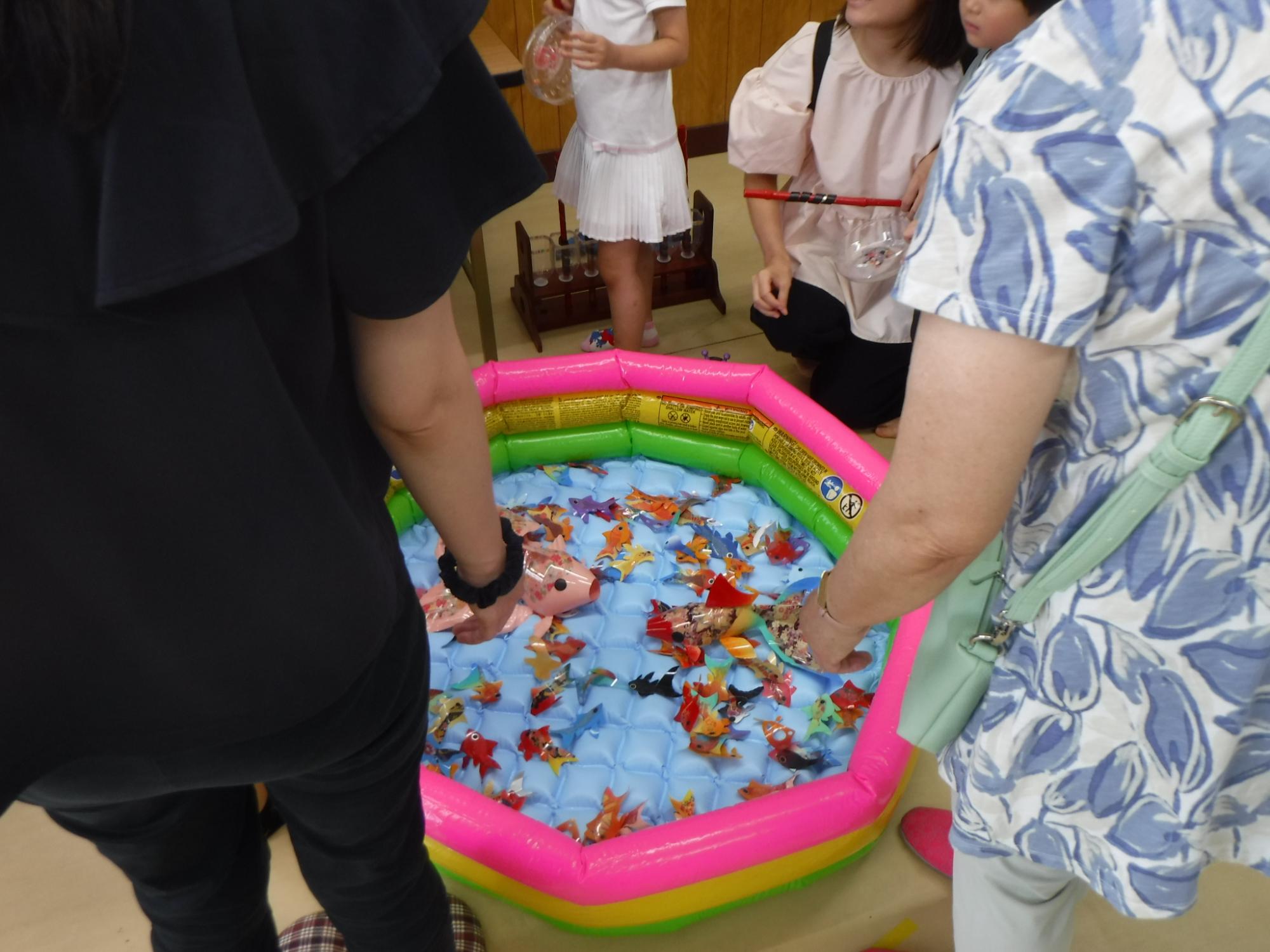 金魚釣りコーナーの写真