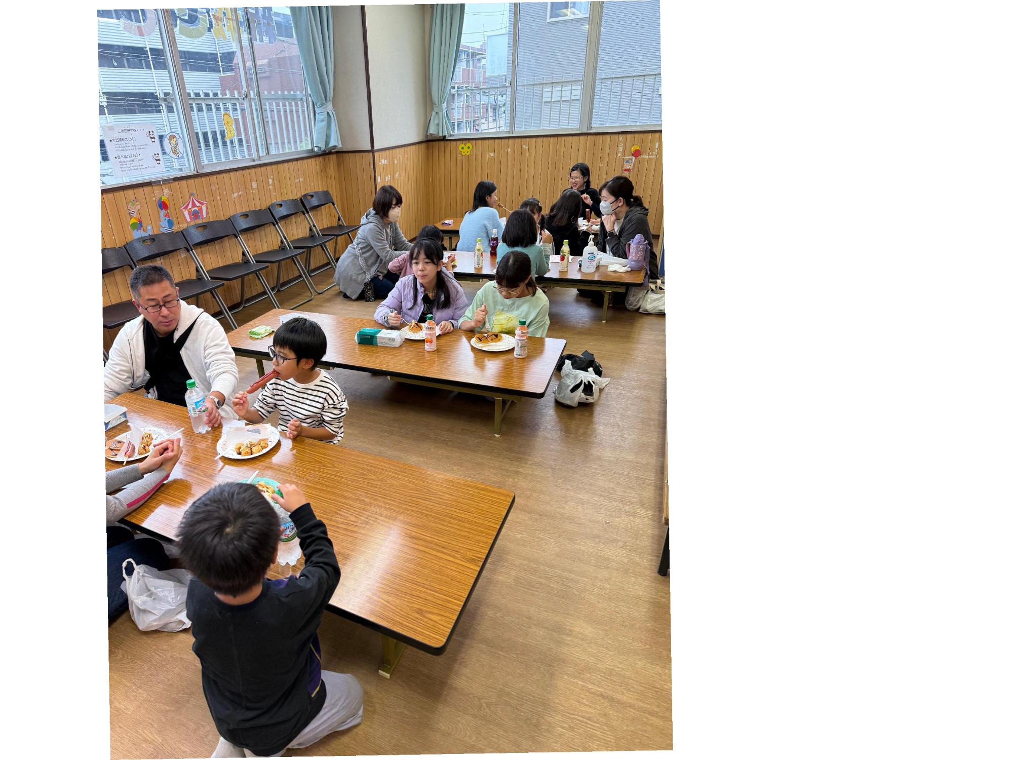 食事を楽しむお客さま