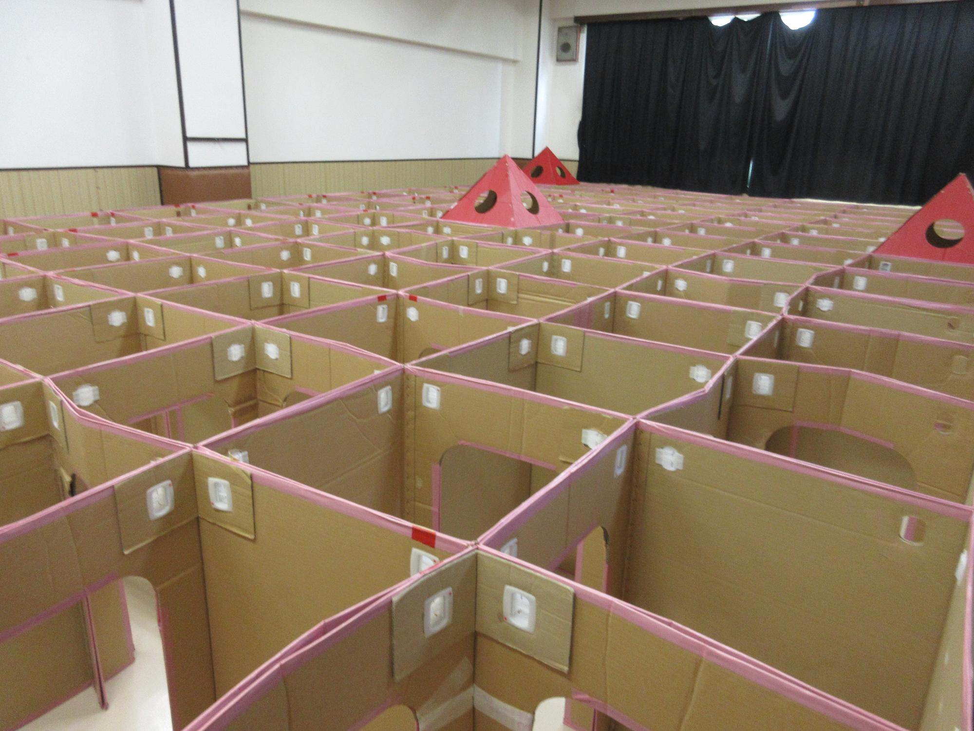 ダンボール迷路の全体の様子