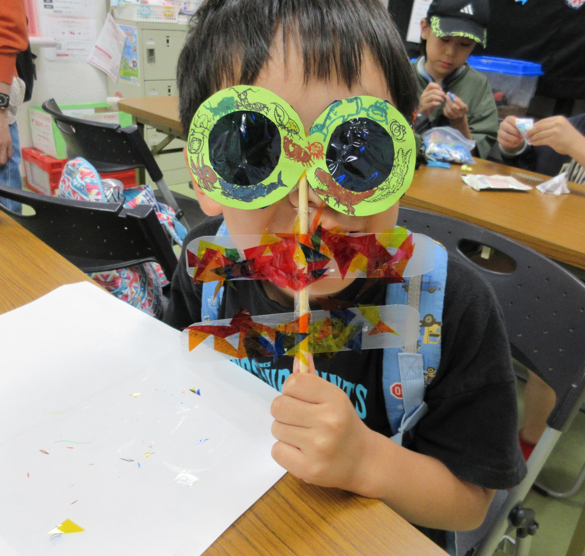 カブトムシやクワガタの絵の付いたとんぼのメガネができました