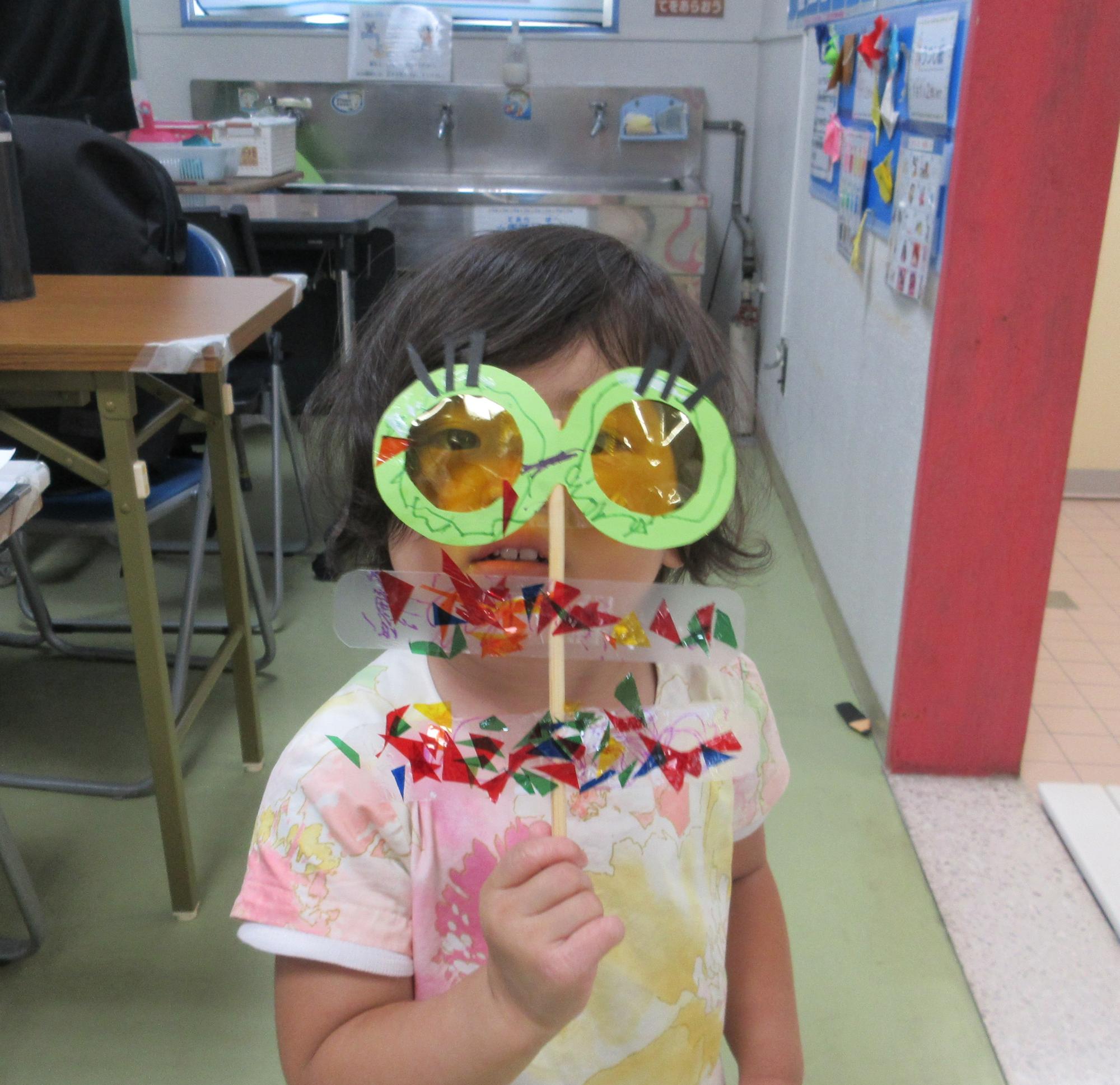 まつ毛の付いたとんぼのメガネを作りました