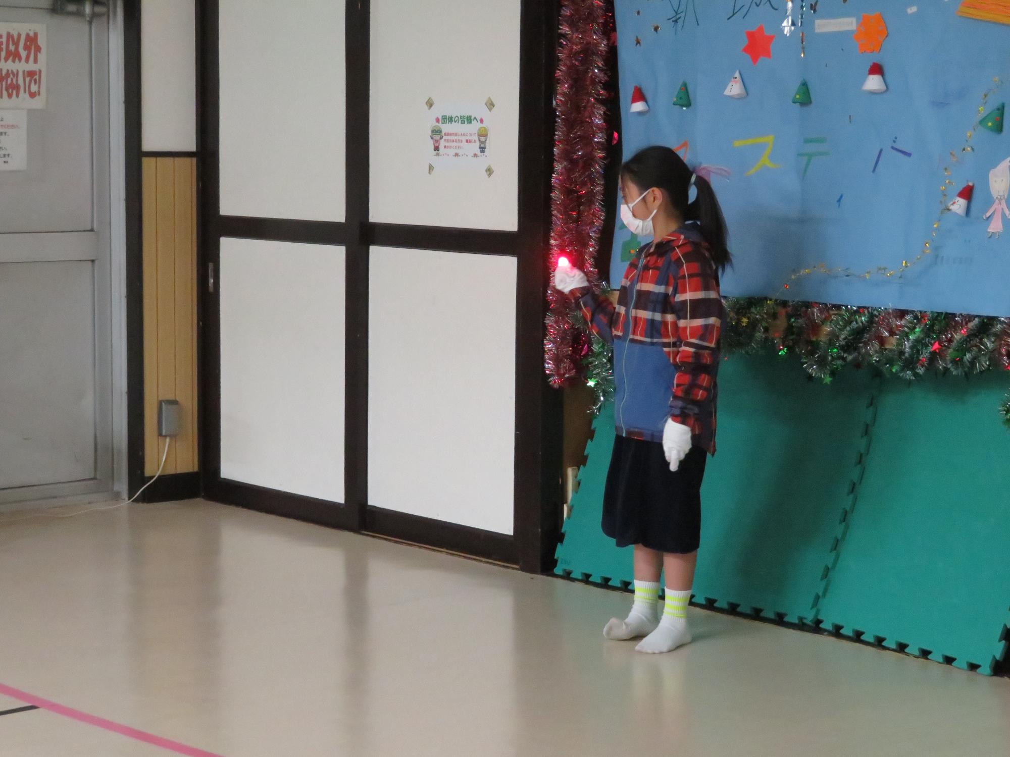 マジックを披露する姿