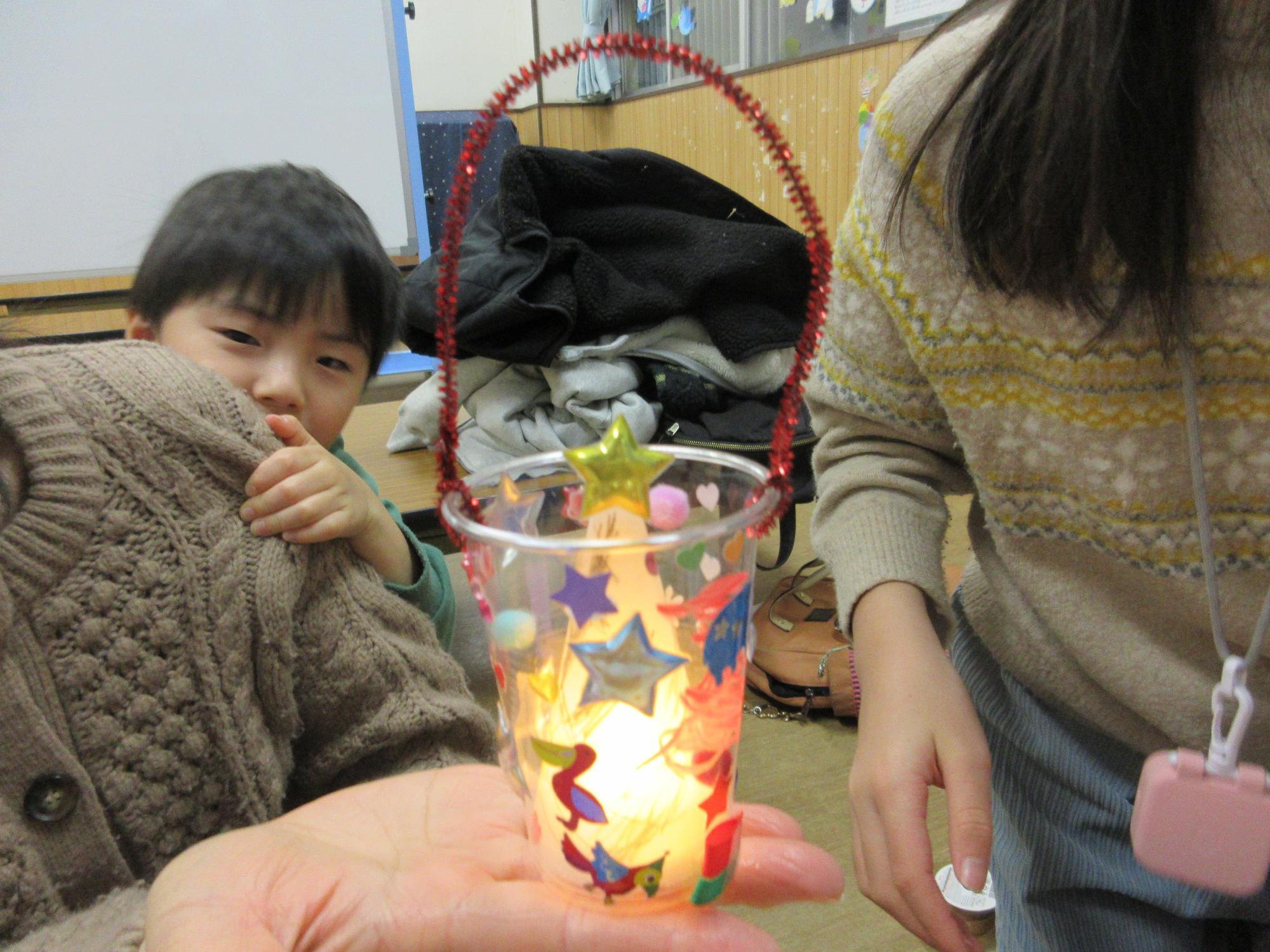 光るランタンの様子