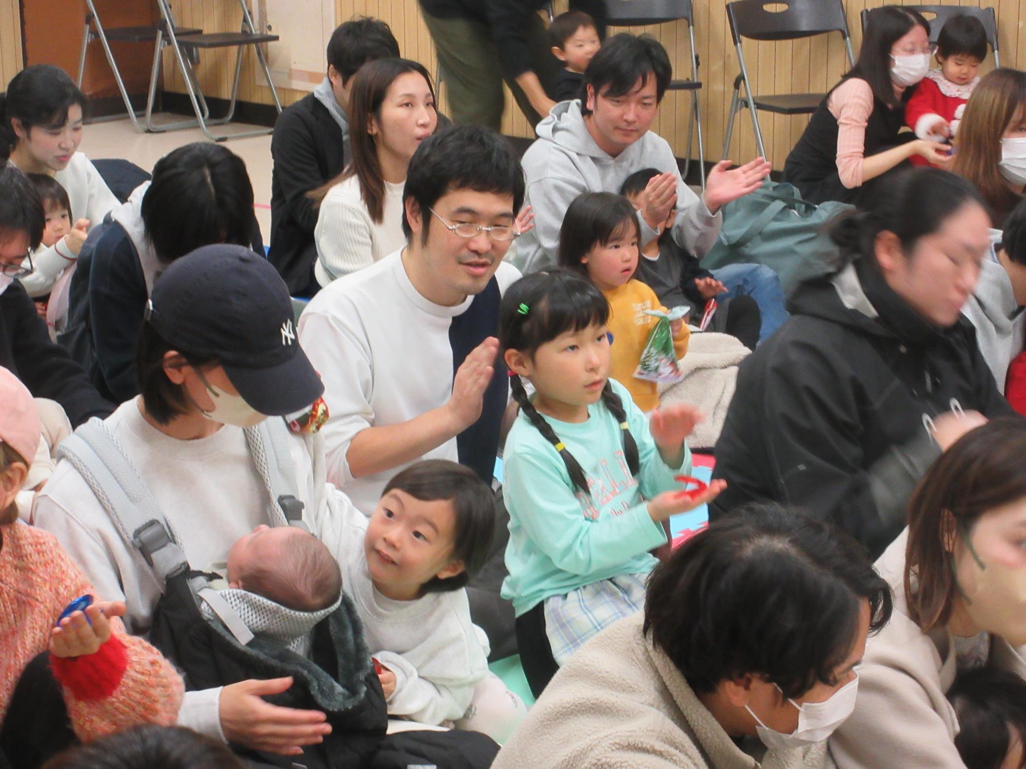 演奏を楽しむ様子