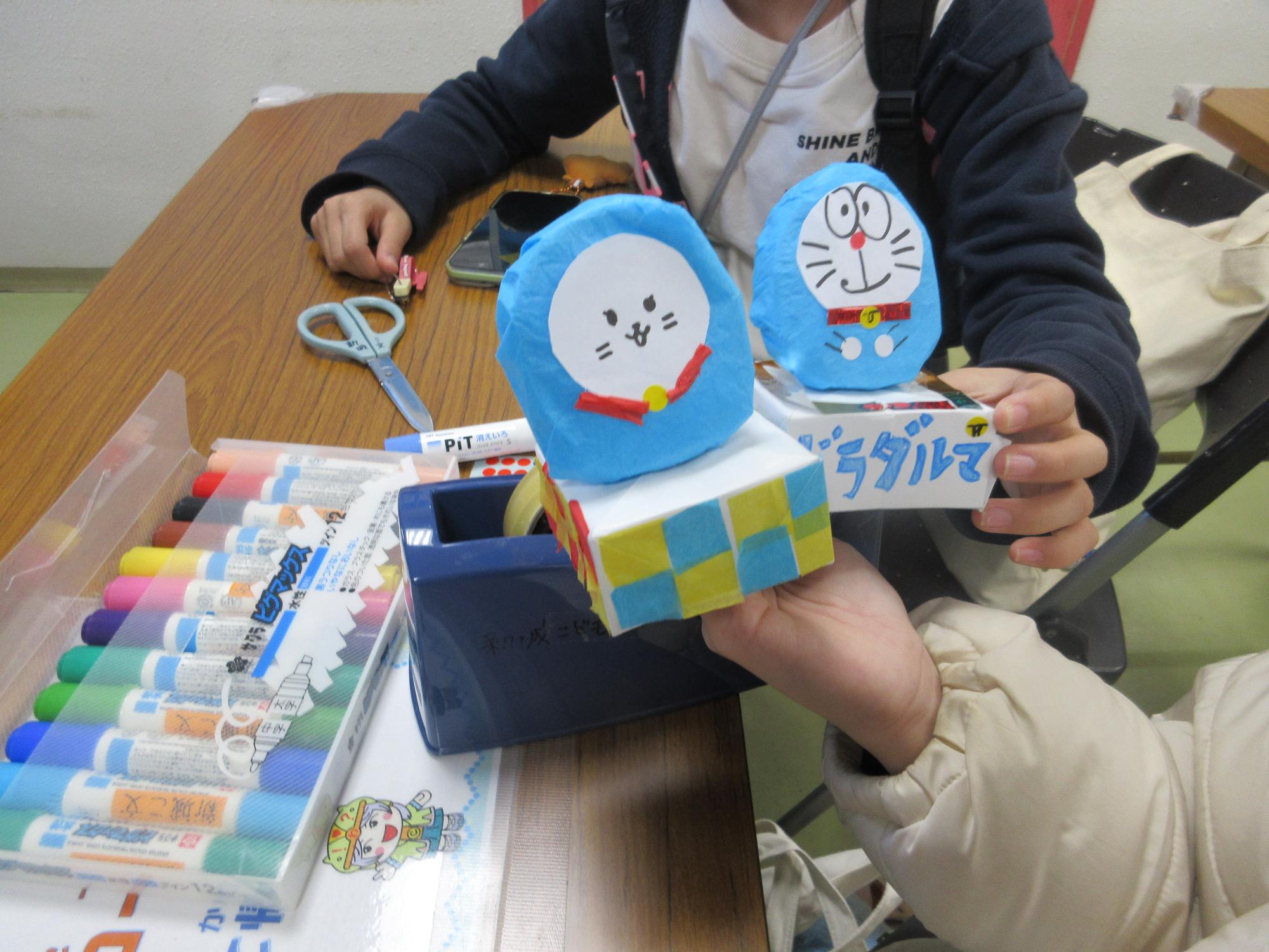 青色のだるまの作品