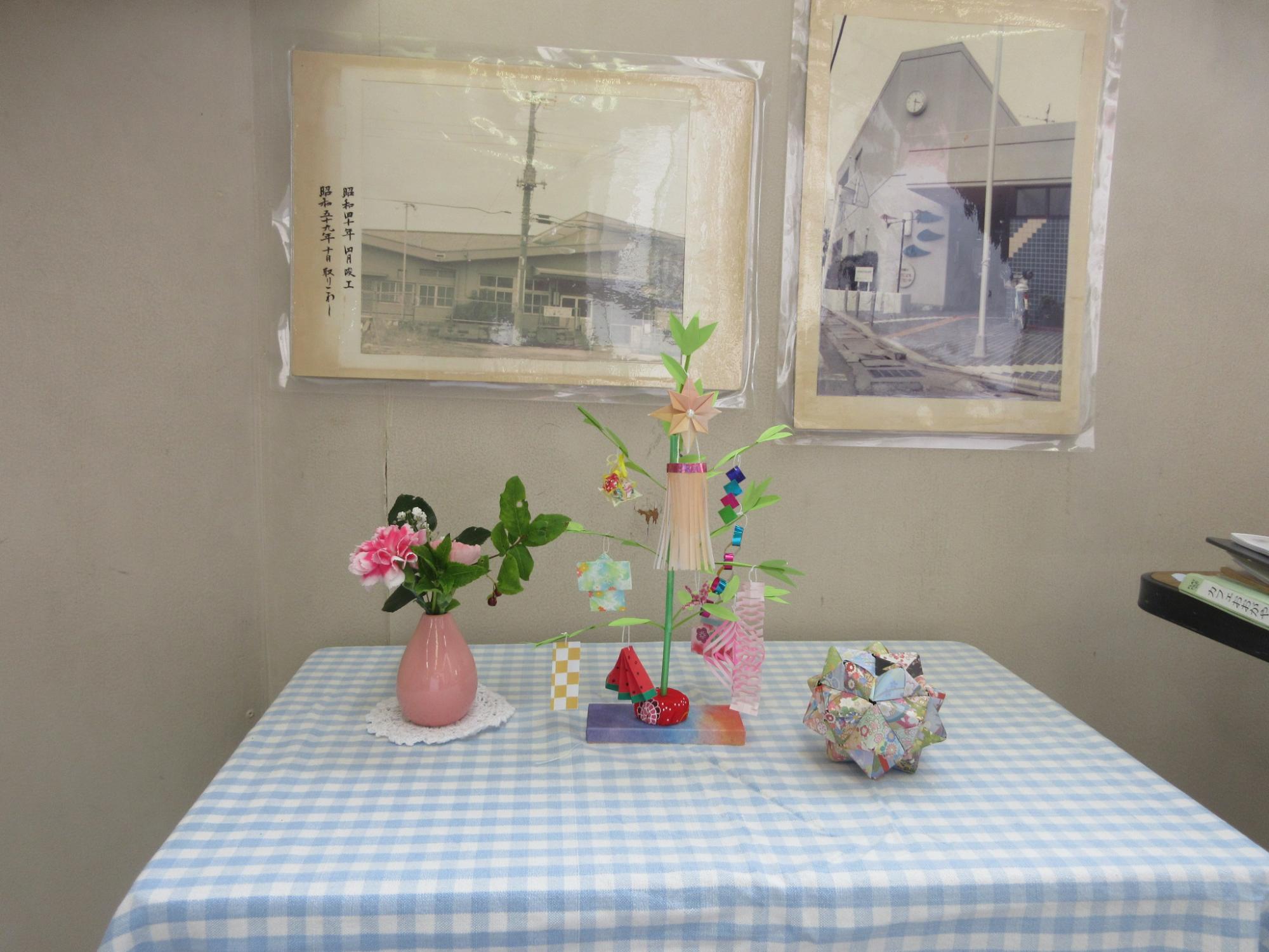 町内会の方が折紙で作った七夕飾りの写真