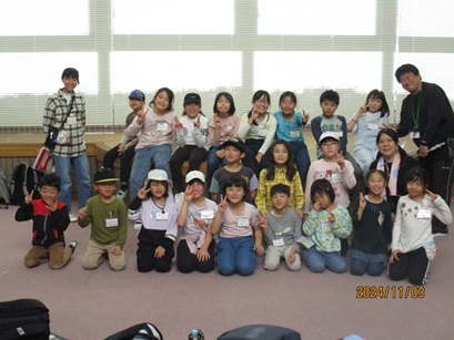 青少年の家に到着して撮った集合写真